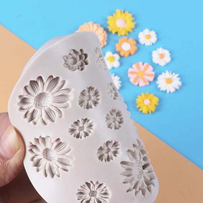 13 Cavity Multi Size Daisy Flower Silicone Mould for Fondant Chocolate Cake Decorating