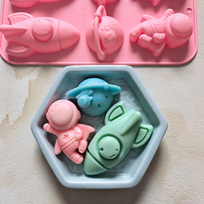 6 Cavity Astronaut Rocket Earth Silicone Mould Chocolate Candy Cupcake Jelly